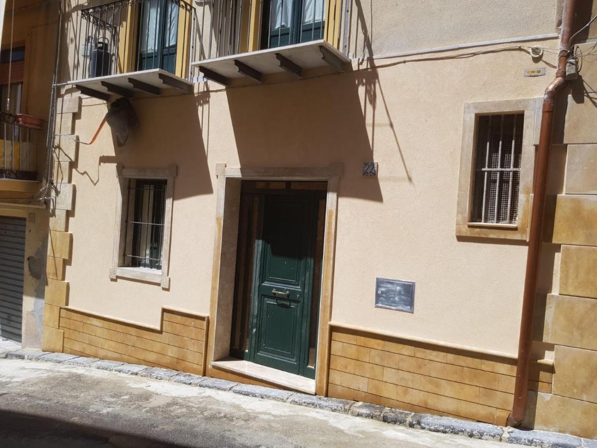 Casa Vacanze, In Centro Citta Caltanissetta Exterior photo